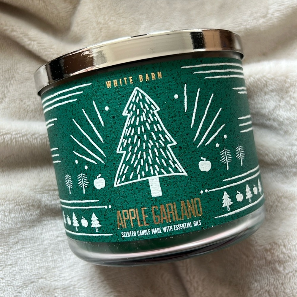Apple Garland Bath & Body Works 3 Wick Candle - 14.5 oz